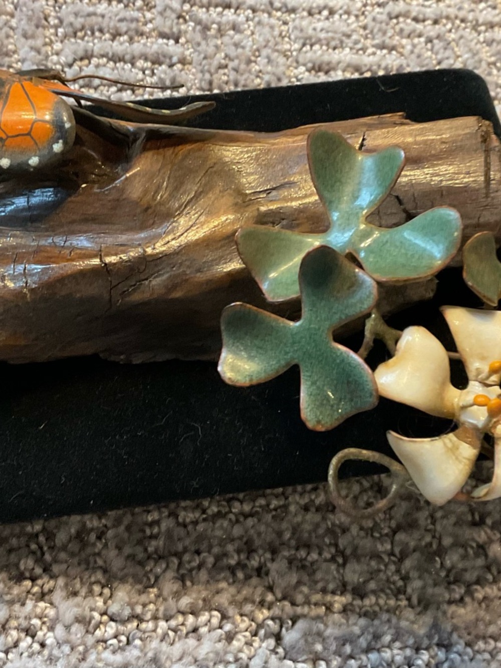 Vintage Driftwood with metal enamel flowers & butterfly - Picture 6 of 9
